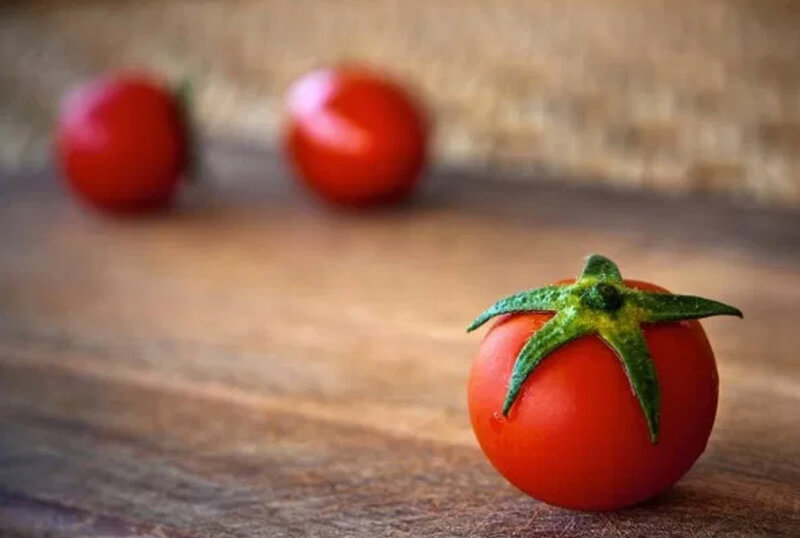 Trị thâm bằng cà chua